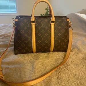 Women’s Louis Vuitton Purse